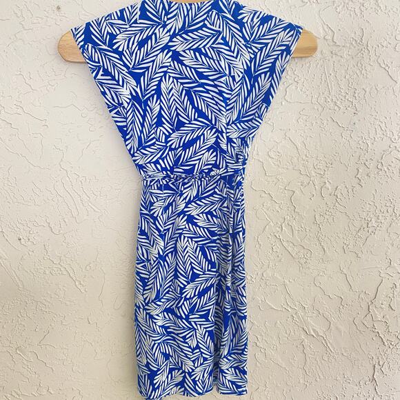 Maggy‎ London Wrap Dress Blue White Leaf Print Sz 6 - Picture 3 of 5